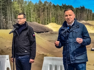 Prezydent Duda i premier Morawiecki odwiedzą w czwartek przekop Mierzei