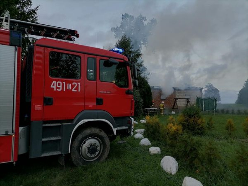 Pożar budynku gospodarczego w Solnicy. Raport nowodworskich służb mundurowych.