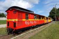 Żuławska Kolej Dojazdowa zaprasza do specjalnego wagonu, w którym znajduje się bufet kolejowy.