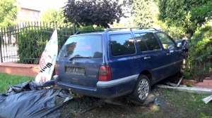 pijany kierowca wjechał w ogrodzenie