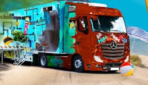 Interaktywna ciężarówka Wawel Truck pełna atrakcji odwiedzi Stegnę i Krynicę Morską na Mierzei Wiślanej.