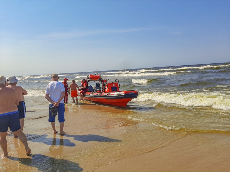Akcja ratunkowa na plaży w Stegnie. O włos od tragedii. 