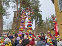 Kolorowe palmy wielkanocne na Kurpiach: mieszkańcy Nowego Dworu Gdańskiego uczestniczyli w jednym z najbarwniejszych wydarzeń kulturowych w Polsce