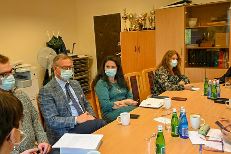 Robocze spotkanie z dyrektorami jednostek oświatowych powiatu nowodworskiego.