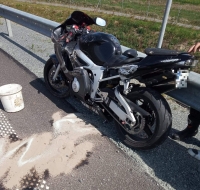 Nowy Dwór Gd. Motocyklista uderzył w barierkę i spadł ze skarpy.