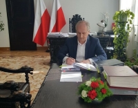 Gmina Sztutowo. Podpisano umowy na dofinansowanie przebudowy dróg lokalnych.