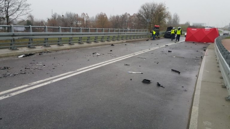 Śmiertelny wypadek w Elblągu. Na miejscu kolizji samochód potrącił mężczyznę.
