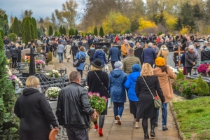 Uroczystość Wszystkich Świętych. Wspominalliśmy zmarłych, odwiedzaliśmy groby.