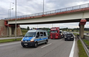 Zasnął za kierownicą tira, jadąc w korku obwodnicą Trójmiasta. 45-latek był pod wpływem 2 promili