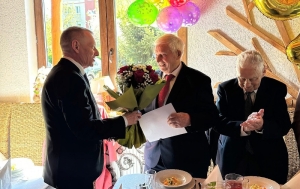 Pan Aleksander Talarek obchodzi 95. urodziny – gratulacje od Burmistrza Jacka Michalskiego