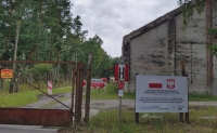 Ratunkowe prace rozbiórkowe w Stutthofie. Zabezpieczają zabytki obozowe w Sztutowie