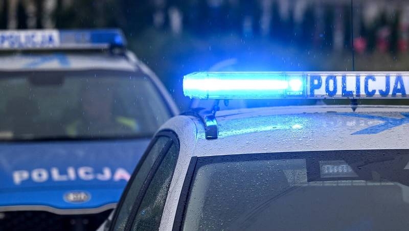 Myślał, że uniknie odpowiedzialności i przed policjantami ukrył się w szafie.