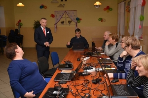 Gmina Nowy Dwór Gd. Ruszyło bezpłatne szkolenie dla seniorów z obsługi komputera i internetu