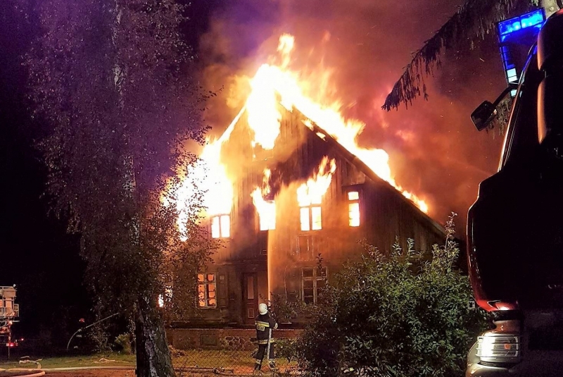 Pożar budynku mieszkalnego w m. Jazowa. 5 osób straciło dorobek życia. Zobacz film - 29.09.2017