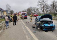 Zderzenie dwóch samochodów w Solnicy - 4 osoby poszkodowane.