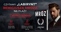 „Labirynt” Remigiusza Mroza czytany na plaży w Krynicy Morskiej. Autor spełnia obietnicę daną miastu