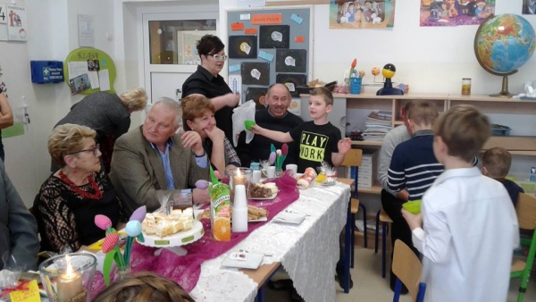 W Szkole Podstawowej w Mikoszewie świętowano Dzień Babci i Dziadka.