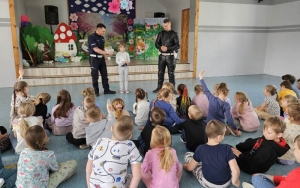 „Jednośladem bezpiecznie do celu" – spotkanie policjantów z najmłodszymi uczniami SP nr 1 w Nowym Dworze Gdańskim