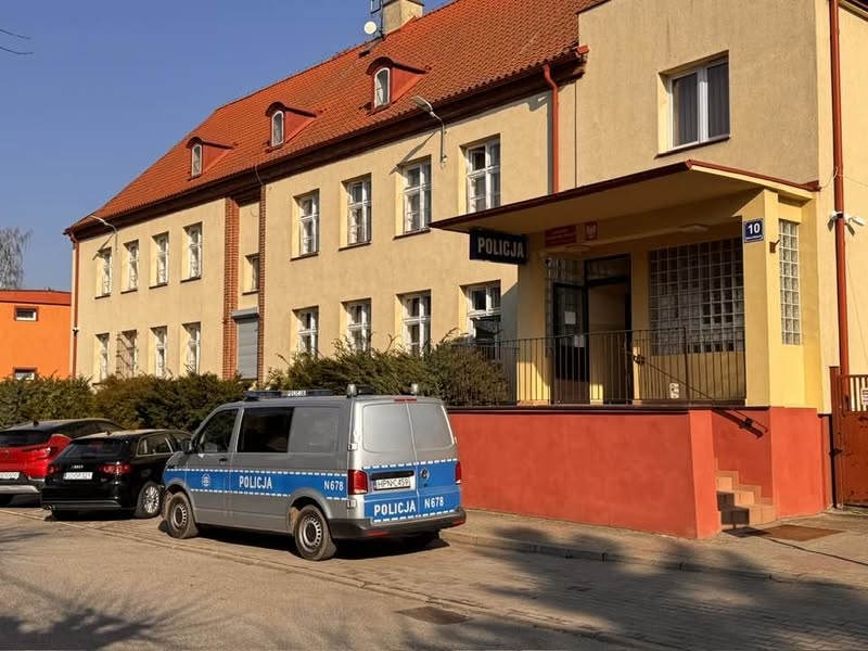 Nowy Dwór Gdański: Mężczyźni próbowali wejść do domu pod fałszywym pretekstem Mieszkańcy ostrzegają: „Nie wpuszczajcie obcych!”