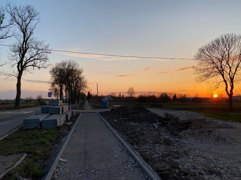 Trwa budowa ścieżki rowerowej Lubieszewo-Stawiec. Kolejny odcinek ścieżki rowerowej.