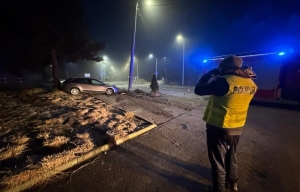 Ponad 1,5 promila alkoholu w organizmie miał kierujący, który w nocy stracił panowanie nad pojazdem i uderzył w słup oświetleniowy.