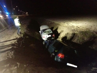 Wpadli przez nawigację do rowu. Pożary traw. Raport służb.