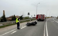 Jazowa. Policjanci pracowali na miejscu wypadku z udziałem motocyklisty.
