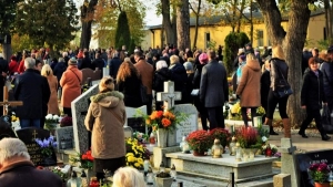 Wszystkich Świętych 2020. Cmentarze zamknięte w sobotę, niedzielę i poniedziałek