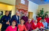 Wspólne świętowanie Mikołajek w Żuławskim Klubie Seniora z Udziałem Burmistrza Jacka Michalskiego i Policji