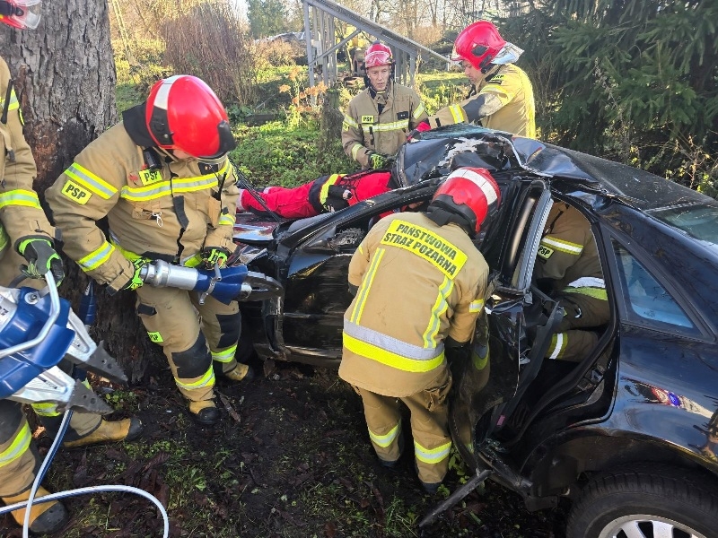 Tragiczny wypadek w Gniazdowie – nie żyje 75-letni kierowca