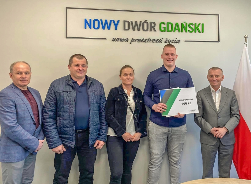 Burmistrz Nowego Dworu Gdańskiego uhonorował utalentowanego ciężarowca za osiągnięcia na arenie międzynarodowej