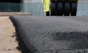 Krynica Morska. Utrudnienia w ruchu na ul. Portowej – prace naprawcze nawierzchni