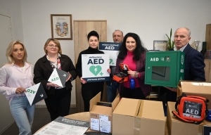 Powiat Nowodworski wyposaża instytucje w defibrylatory AED. Nowy sprzęt zwiększy bezpieczeństwo mieszkańców
